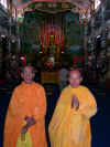 Dragontempel Monks.JPG (503936 bytes)